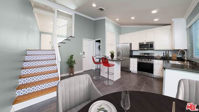 18631 Collins St - Photo 1