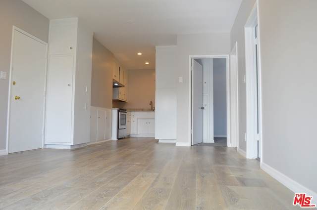 527 Avenue G - Photo 1