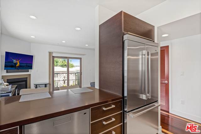 125 Sweetzer Ave - Photo 1