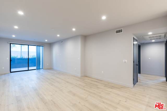 900 Wilcox Ave - Photo 1