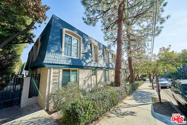 964 Larrabee St - Photo 1