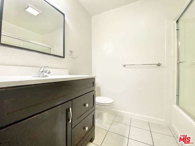 860 Ardmore Ave - Photo 1