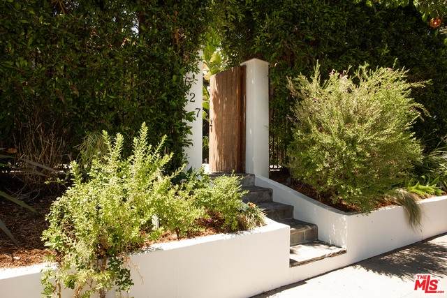627 Gower St - Photo 1