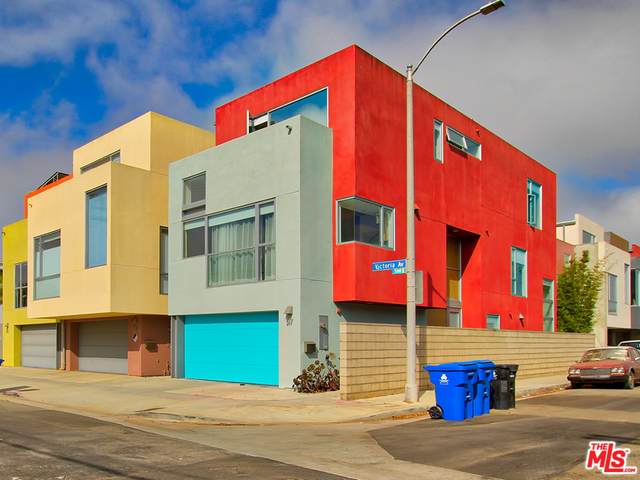 517 Victoria Ave - Photo 1