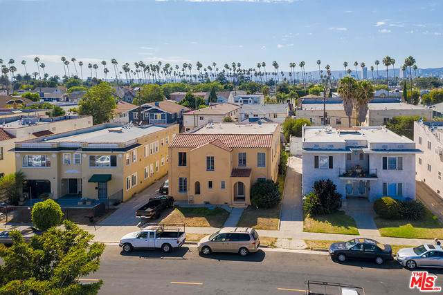 1405 Bronson Ave - Photo 1