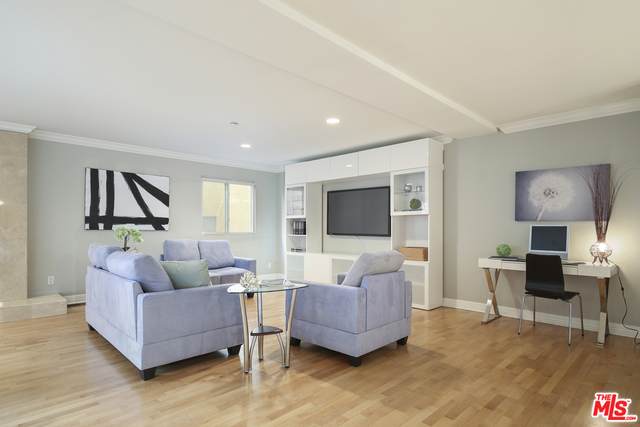 1177 Wellesley Ave - Photo 1