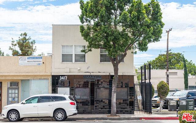 3417 Beverly Blvd - Photo 1