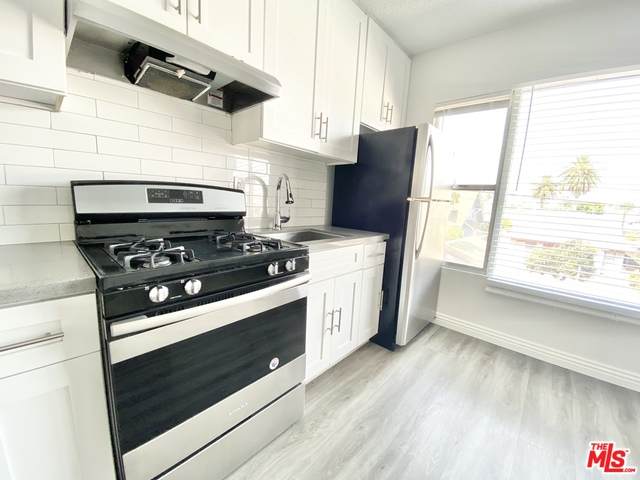 141 Normandie Ave - Photo 1