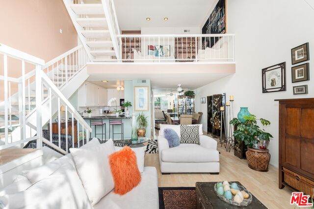 984 Granville Ave - Photo 1