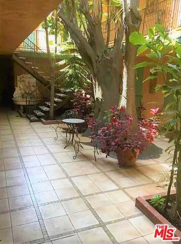 1647 Bundy Dr - Photo 1