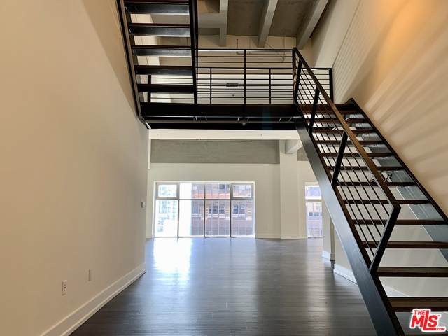 727 W 7th St - Photo 1