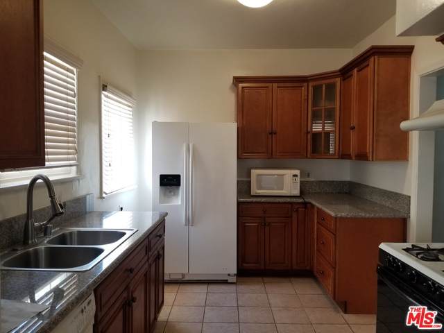 641 Plymouth Blvd - Photo 1