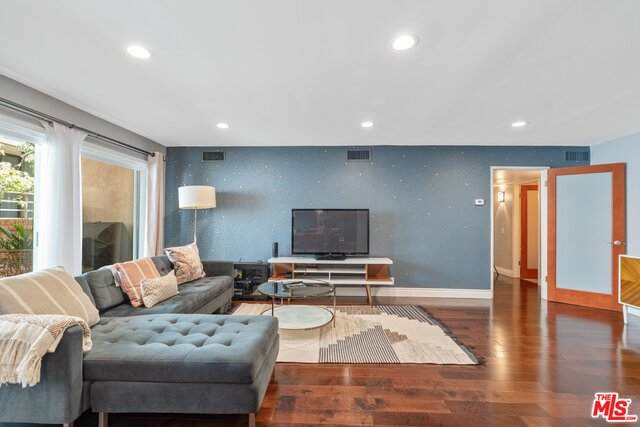 1121 Olive Dr - Photo 1
