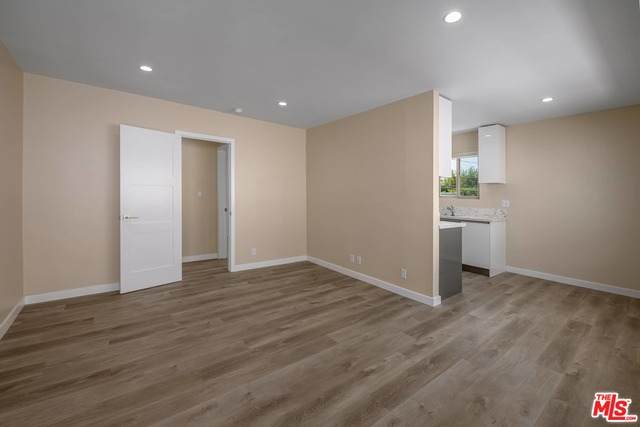 1553 Saltair Ave - Photo 1