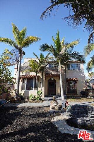 1015 Victoria Ave - Photo 1