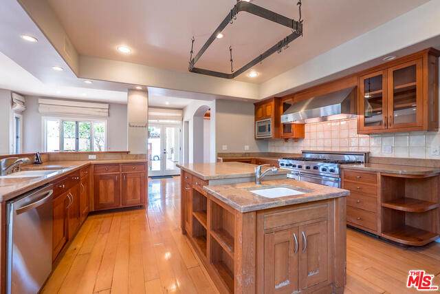 502 12th St - Photo 1