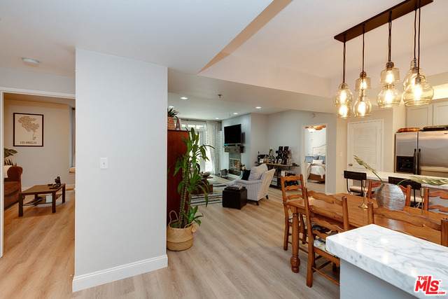 2222 Beachwood Dr - Photo 1