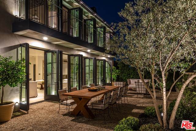 1549 Doheny Dr - Photo 1