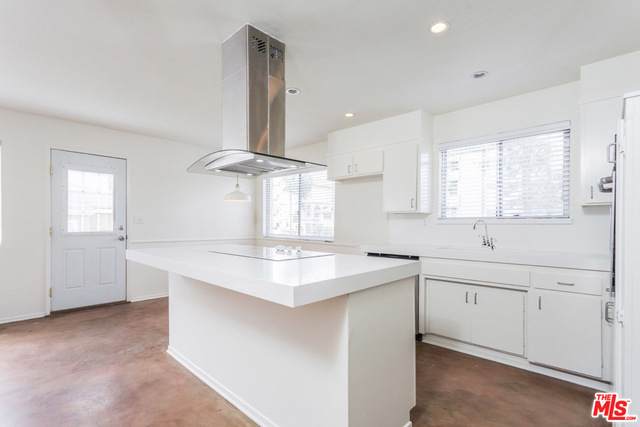 1700 Barrington Ave - Photo 1