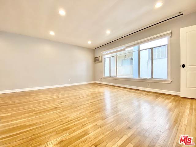 920 Westbourne Dr - Photo 1