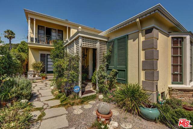1173 Masselin Ave - Photo 1