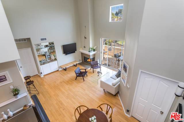 930 Doheny Dr - Photo 1