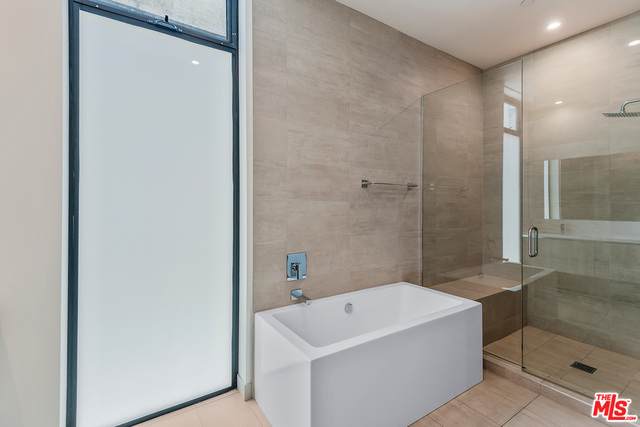 538 Rose Ave - Photo 1