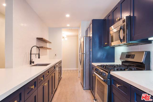330 Barrington Ave - Photo 1