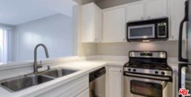 627 Rossmore Ave - Photo 1