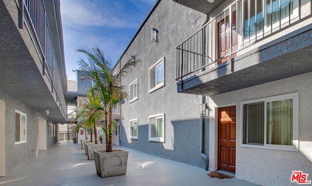 3501 Jasmine Ave - Photo 1