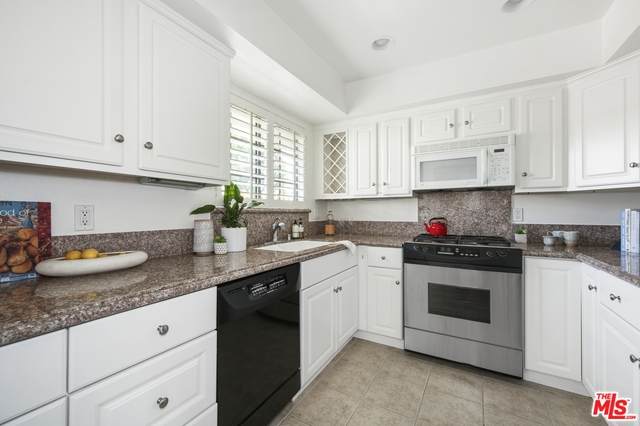 1020 Ocean Park Blvd - Photo 1