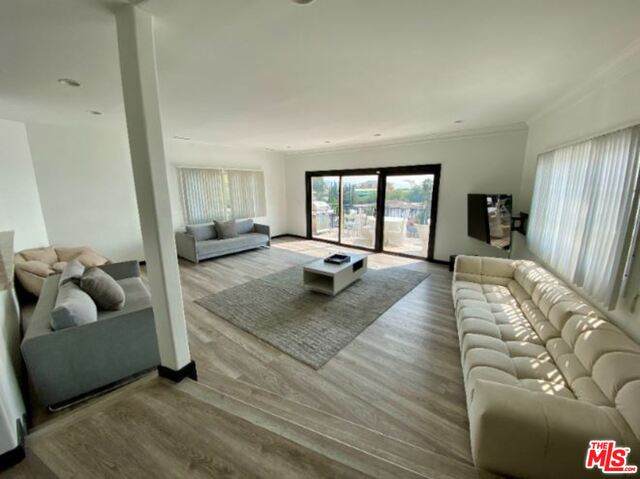 2040 Sycamore Ave - Photo 1