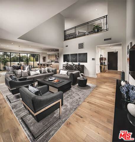 358 Green St - Photo 1