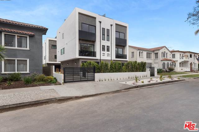 415-1/2 Curson Ave - Photo 1
