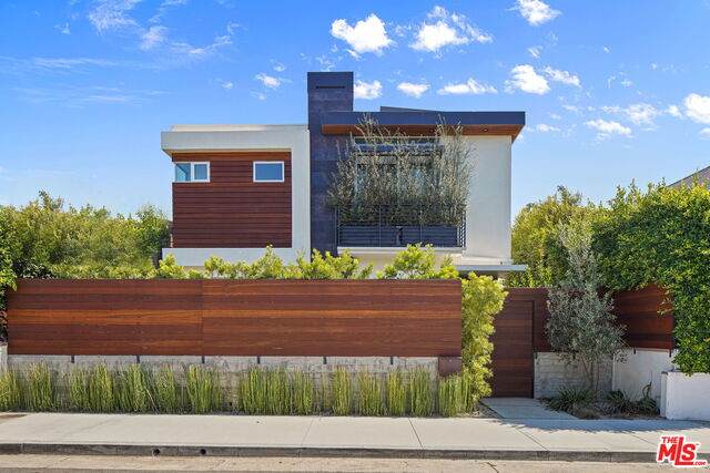 2318 Clement Ave - Photo 1