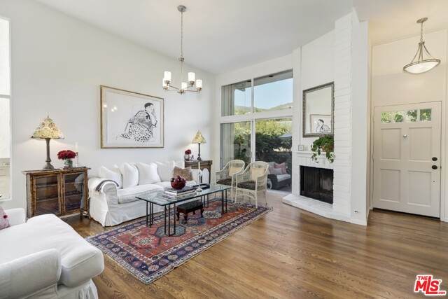 1403 Palisades Dr - Photo 1