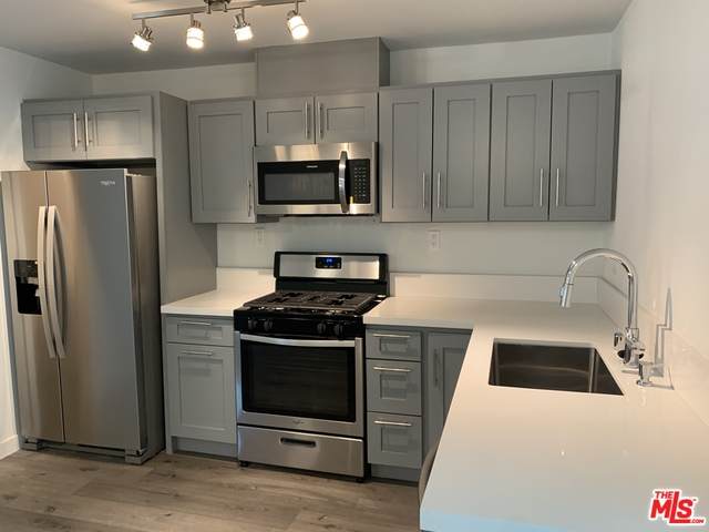 8923 Orion Ave - Photo 1