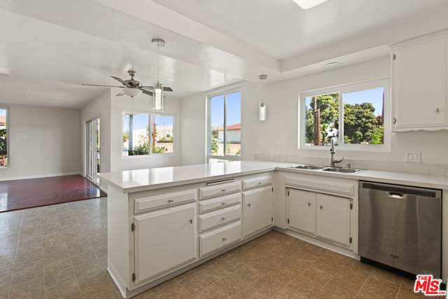 3033 Pacific Ave - Photo 1
