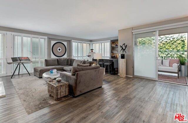 320 Maple Dr - Photo 1