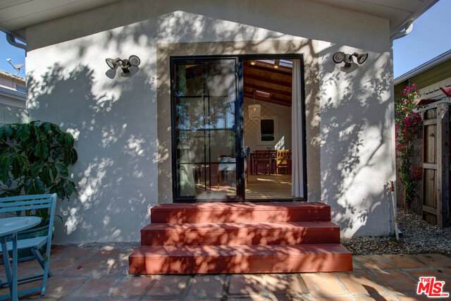 5827 Willoughby Ave - Photo 1