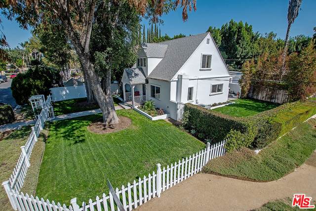 4504 Mammoth Ave - Photo 1