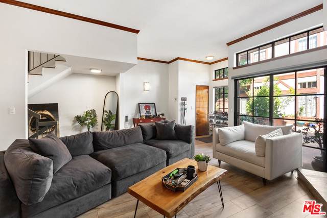 5313 Wilkinson Ave - Photo 1