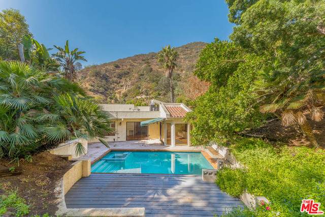 2112 Outpost Dr - Photo 1