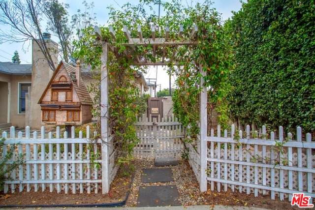 1826 Pearl St - Photo 1