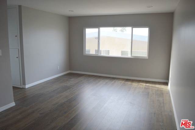 527 Avenue G - Photo 1