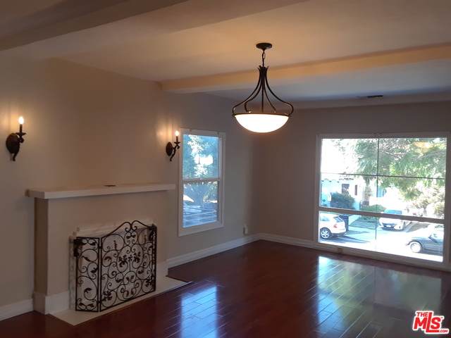 910 Wooster St - Photo 1