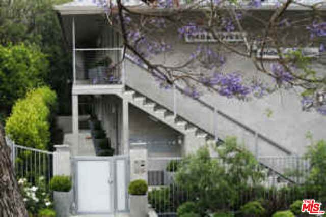 1148 Clark St - Photo 1
