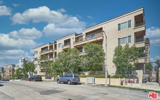 970 St Andrews Pl - Photo 1