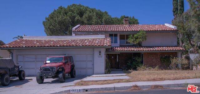 11773 Thunderbird Ave - Photo 1