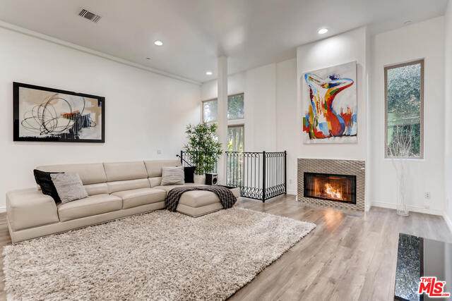 11444 Moorpark St - Photo 1